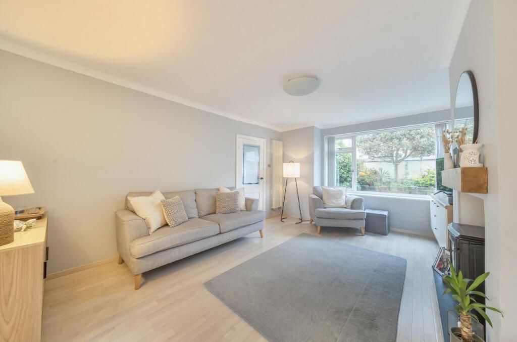 Property photo 2 of 19 Living Room