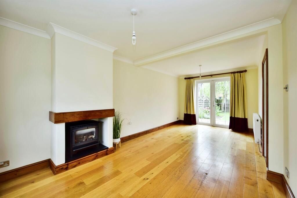 Property photo 2 of 11 Living Room