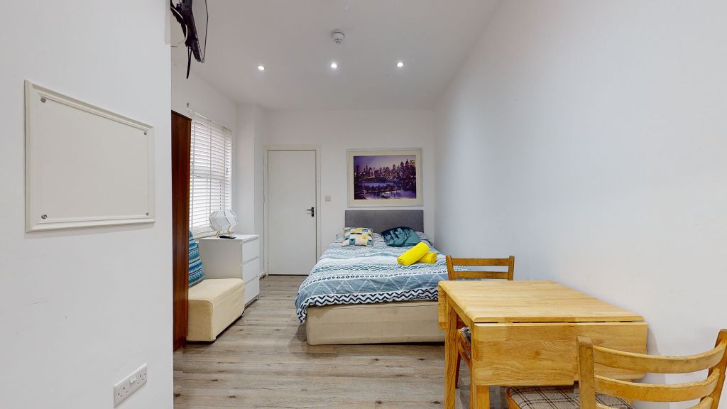 Property photo 1 of 11 Bedroom