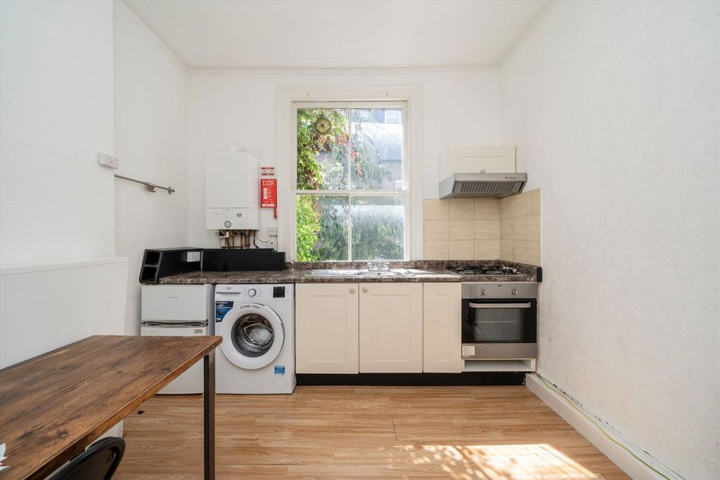 Property photo 3 of 4