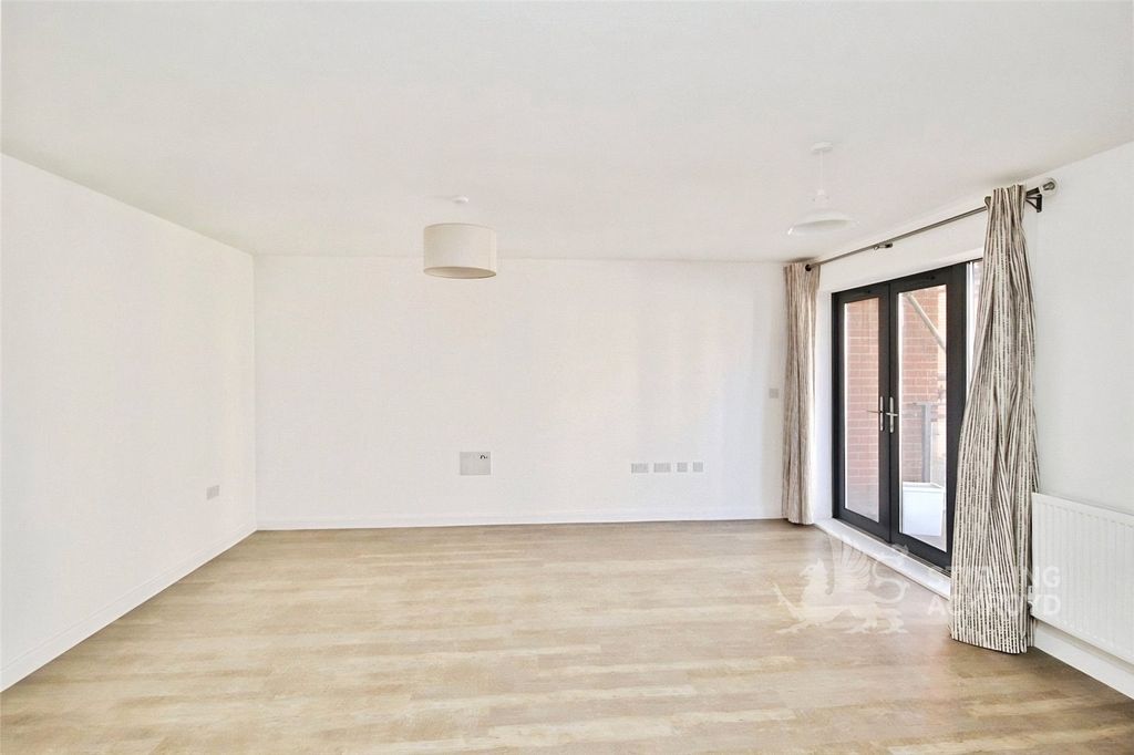 Property photo 3 of 7 Living Room