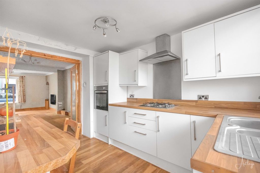 Property photo 3 of 13 Kitchen