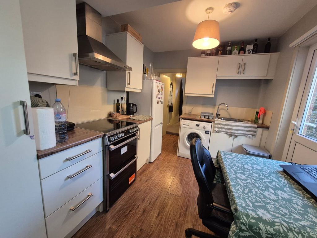 Property photo 3 of 5 Kitchen