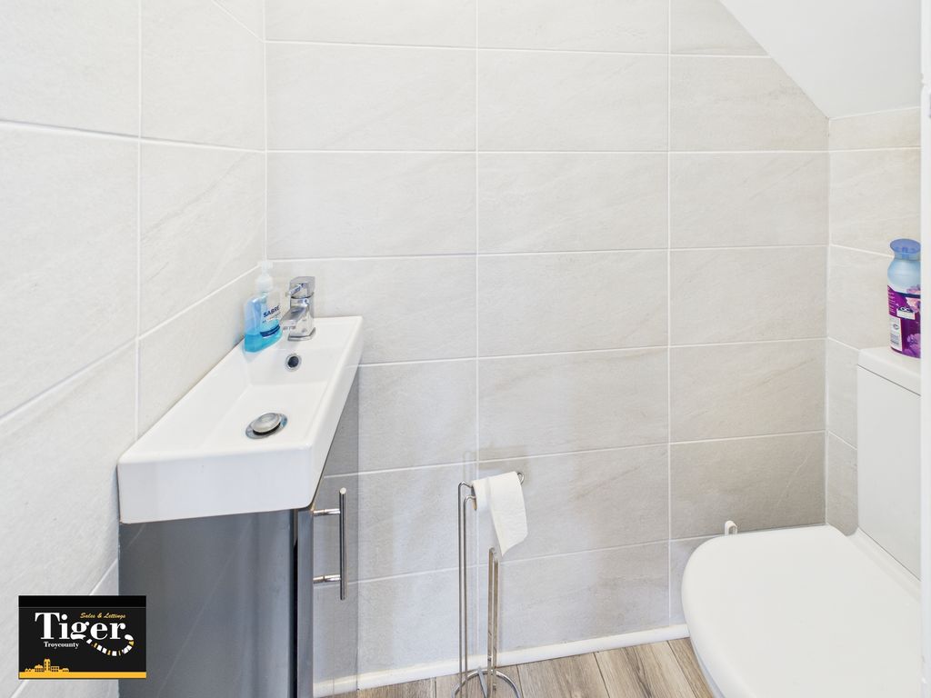 Property photo 3 of 22 Cam02176G0-Pr0757-Still009