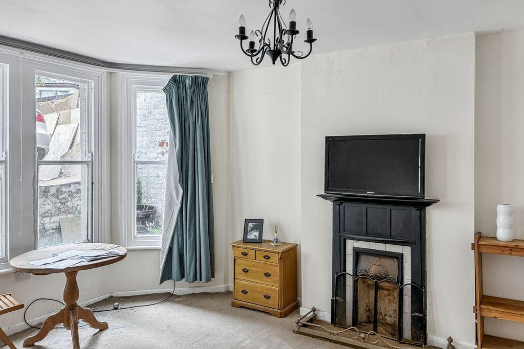 Property photo 3 of 9 43A Cambridge Road, Southend-On-Sea, Essex, Ss1 1Et