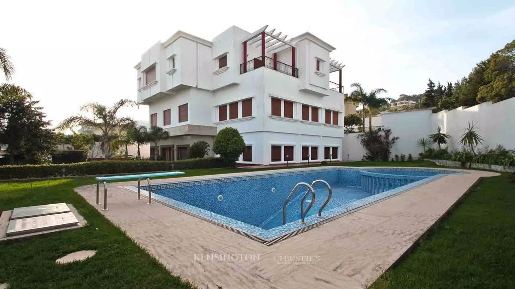 Property photo 2 of 40 Swimming Pool