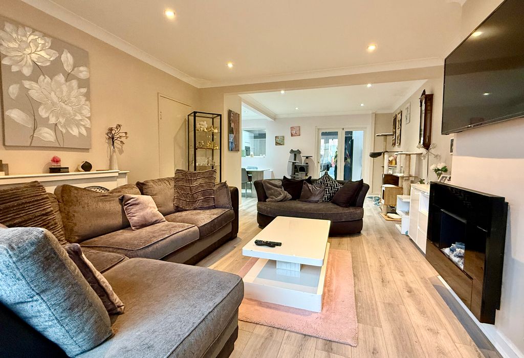 Property photo 3 of 23