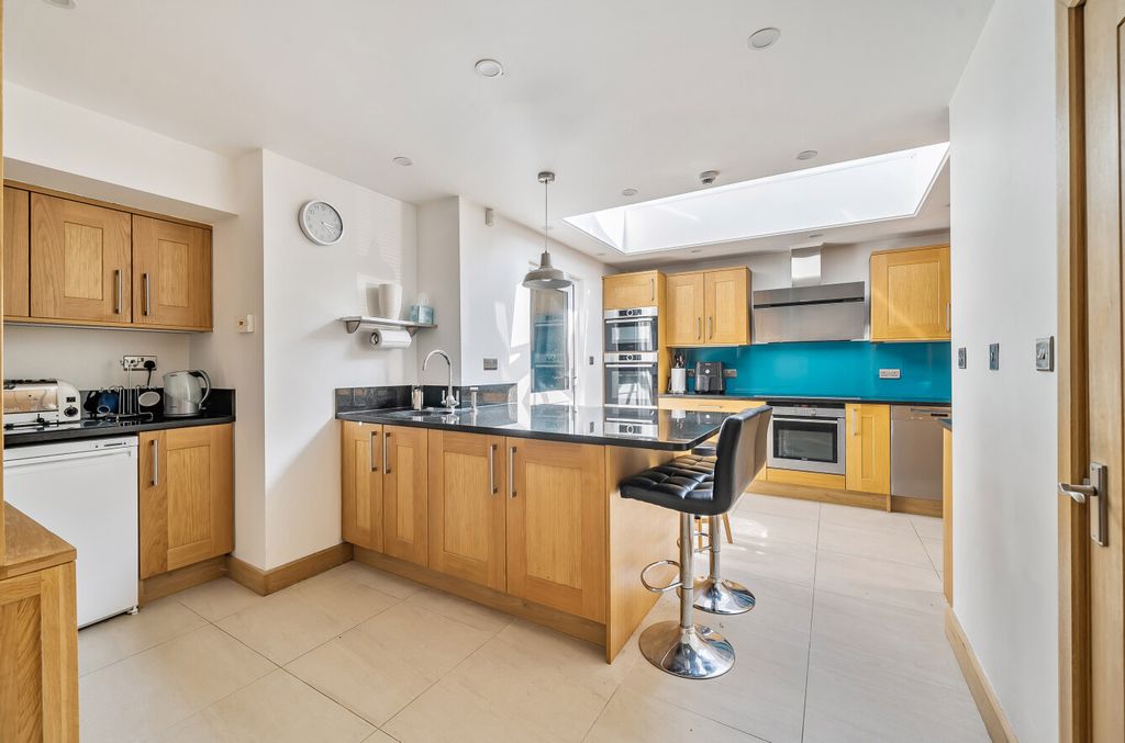 Property photo 2 of 19 1336694-21-689A1E...