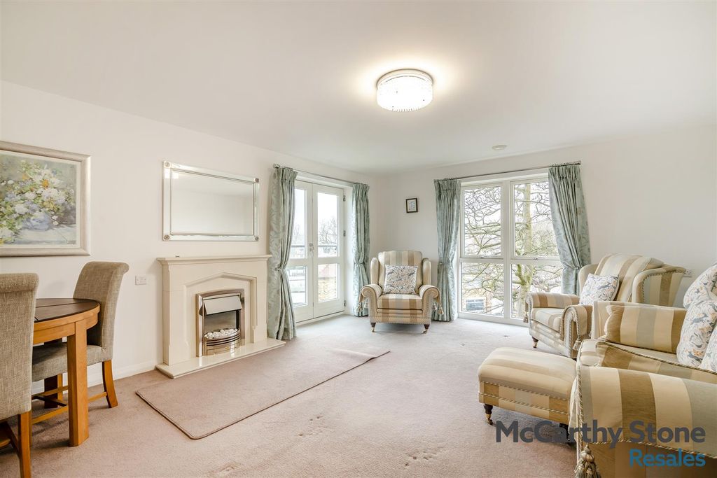 Property photo 2 of 22 8681485-Interior13.Jpg