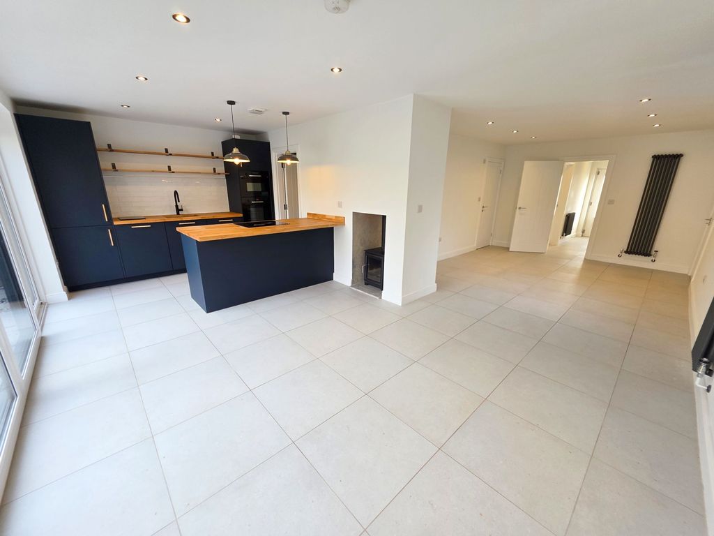 Property photo 3 of 26