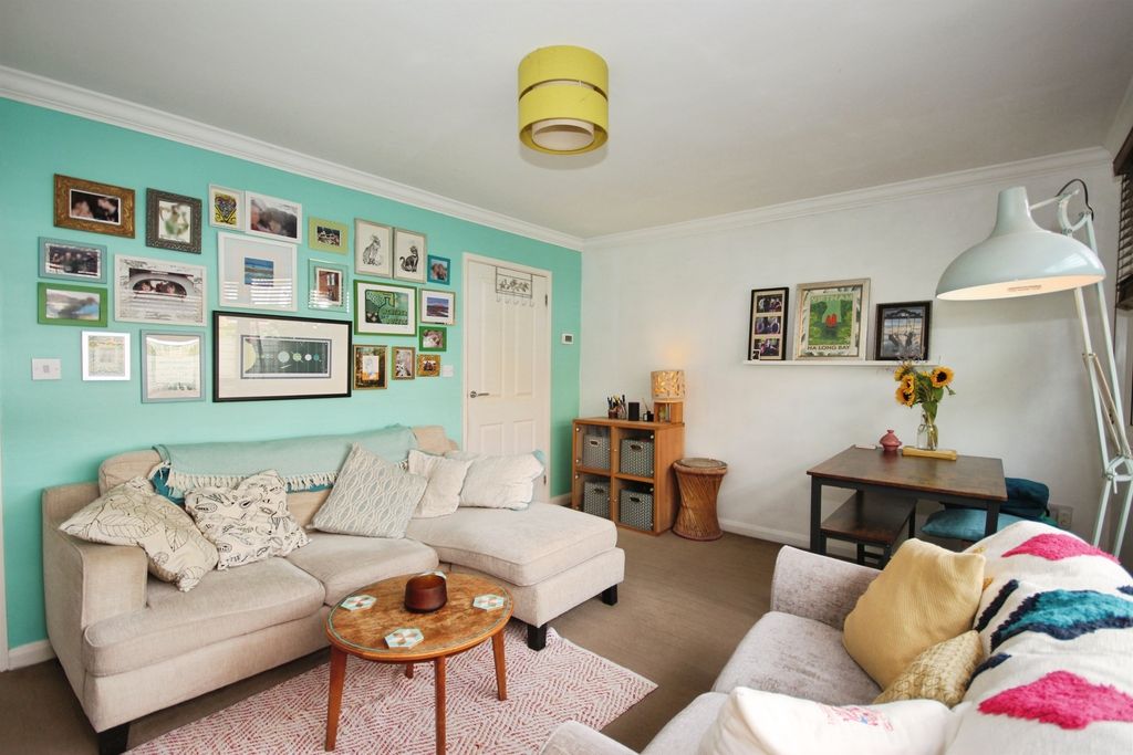 Property photo 2 of 17