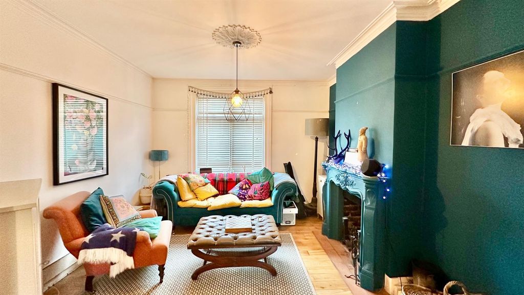 Property photo 2 of 28