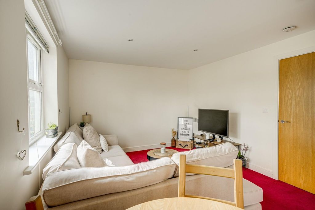 Additional image 7 of 2 bed flat for saleWest Dock, The Wharf, Linslade LU7