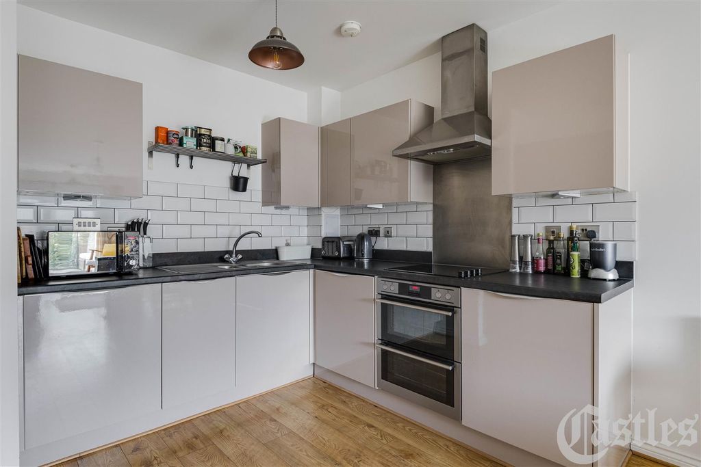 Property photo 2 of 22