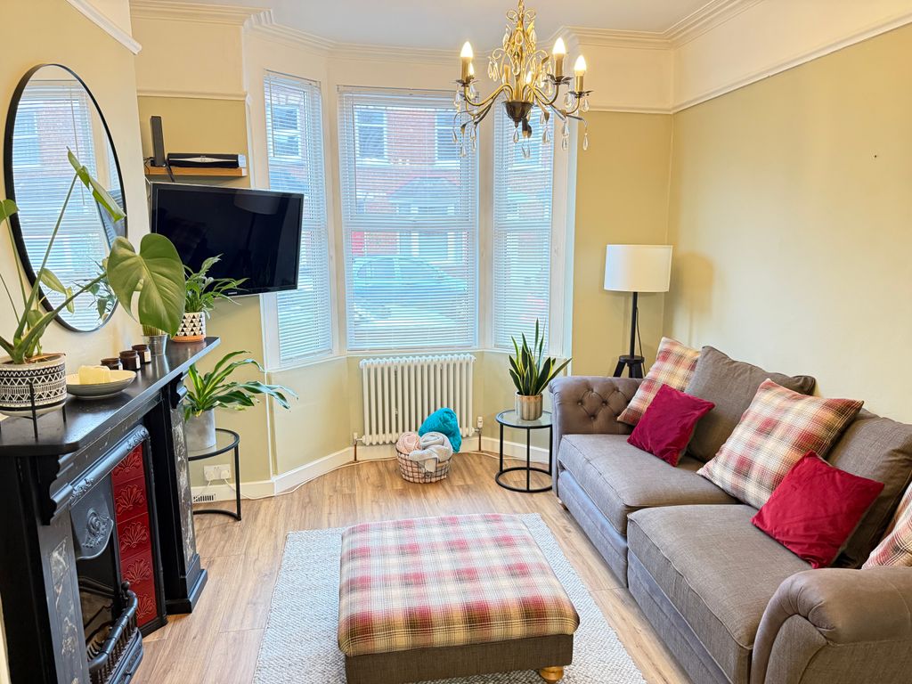 Property photo 3 of 12 Lounge