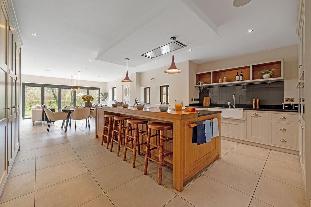 Property photo 3 of 32