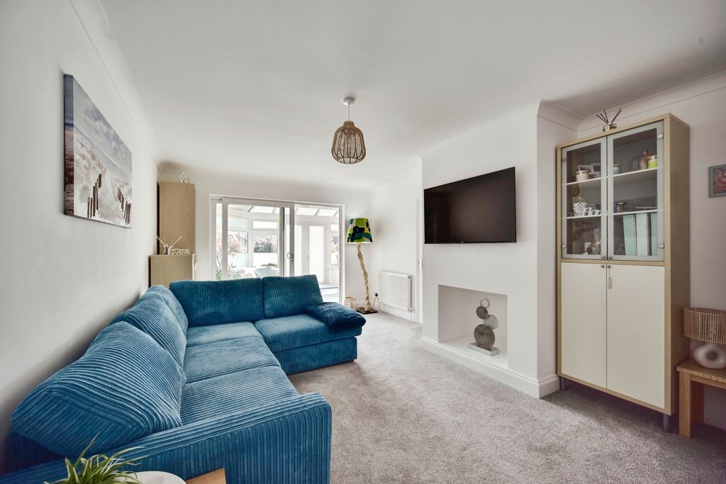 Property photo 1 of 20 Lounge