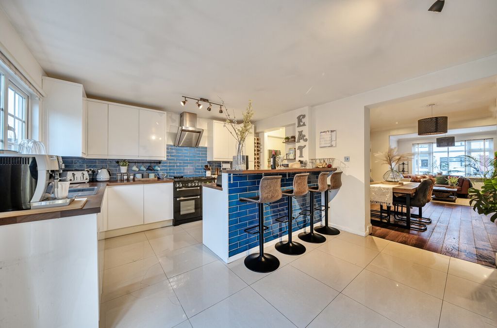 Property photo 2 of 20 Kitchen