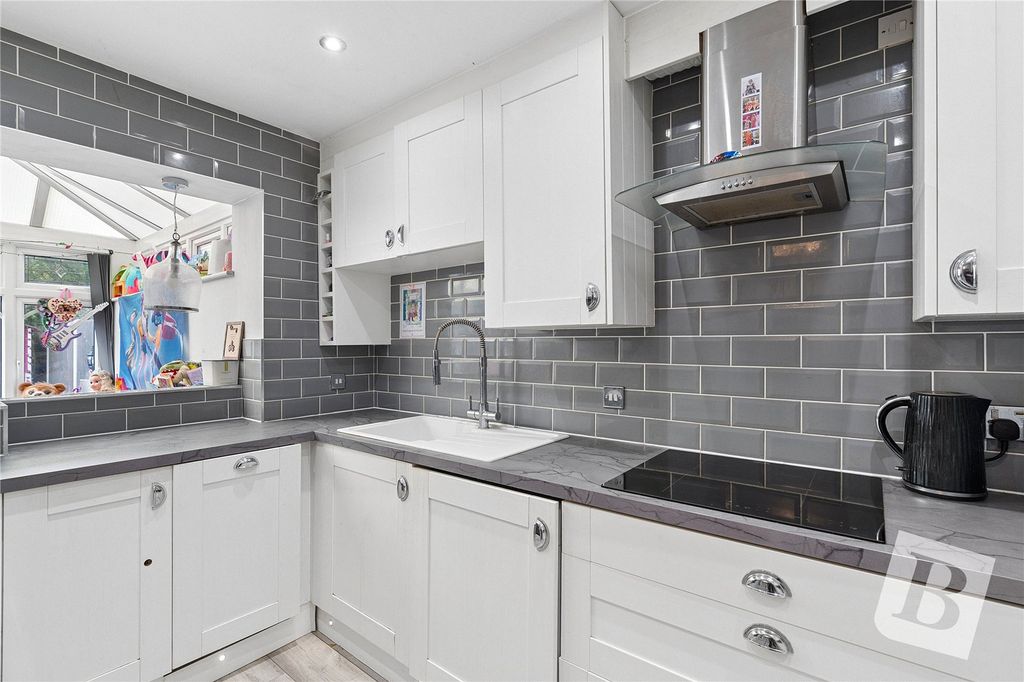 Property photo 2 of 19 Kitchen