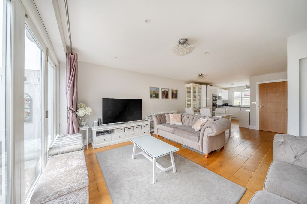 Property photo 3 of 13