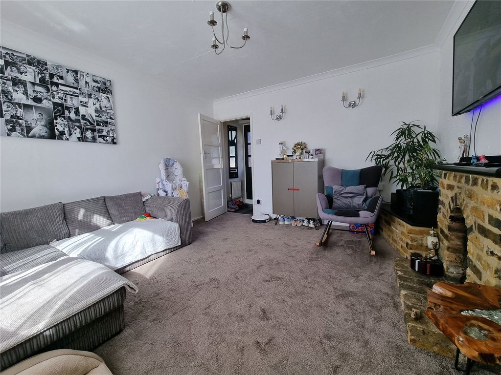 Property photo 2 of 12 Picture No. 19