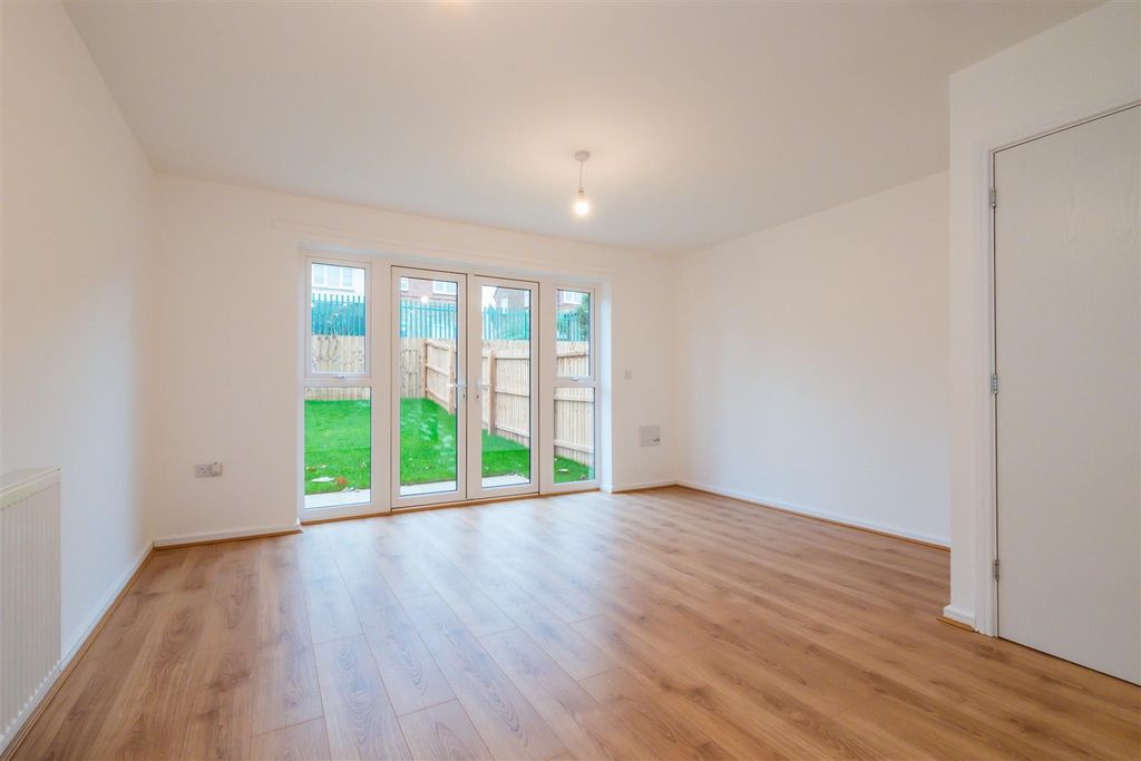 Property photo 3 of 10 P1577588.Jpg