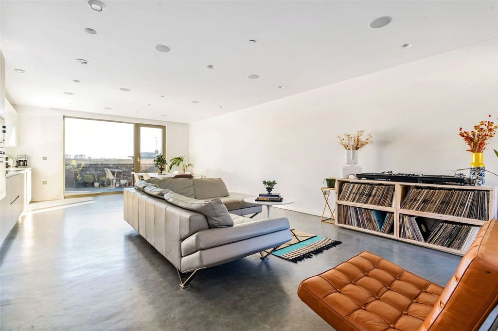 Property photo 1 of 19 Monohaus E8