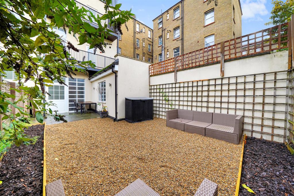 Property photo 1 of 15 Private Garden