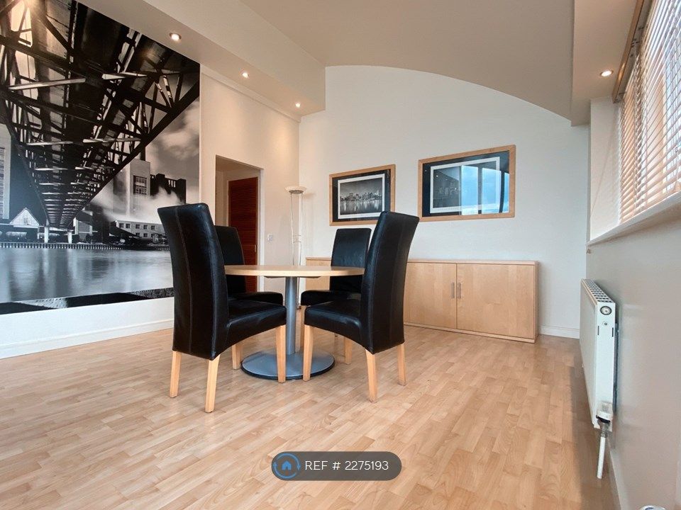 Property photo 2 of 10 Lounge / Dinning