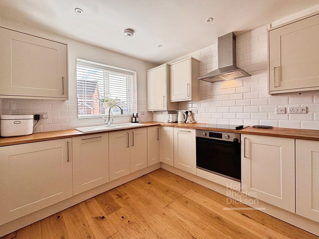 Property photo 2 of 15 Kitchen