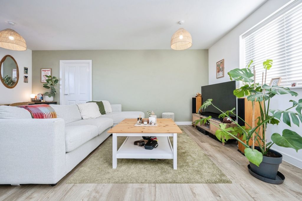 Property photo 2 of 20 Pbox-Img.Jpg