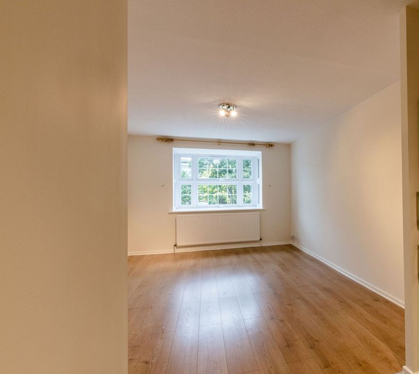 Property photo 1 of 8 Living_Room (Example)