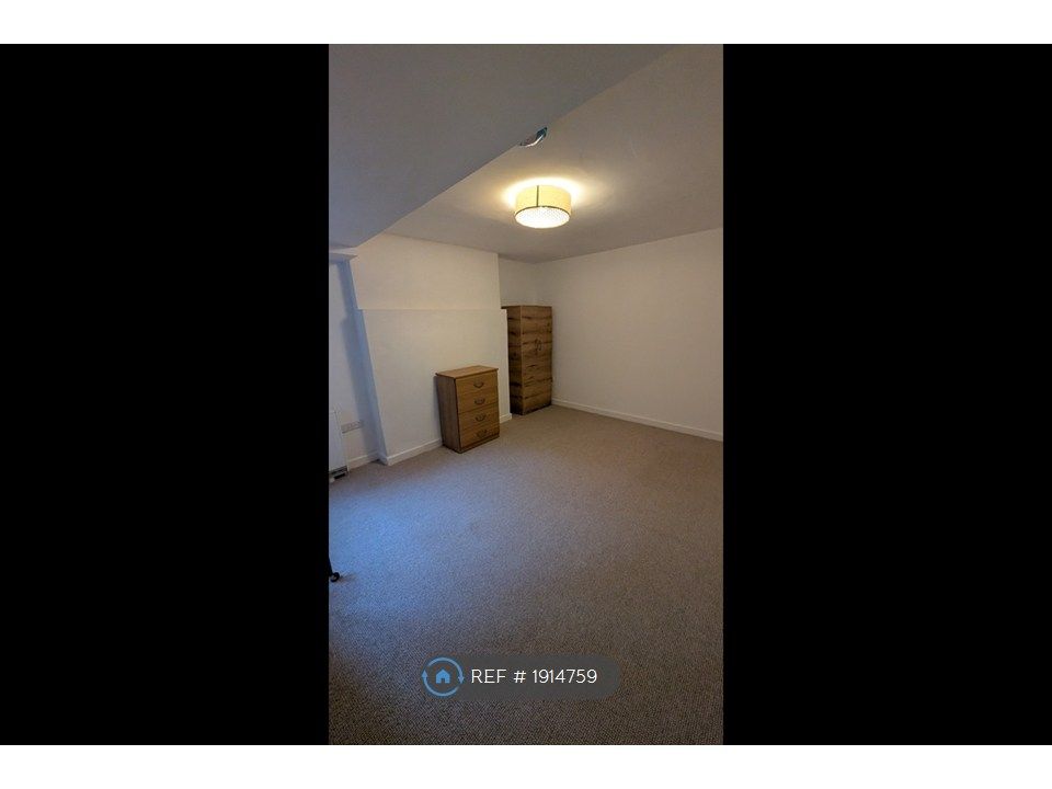 Property photo 3 of 8 Bed 2