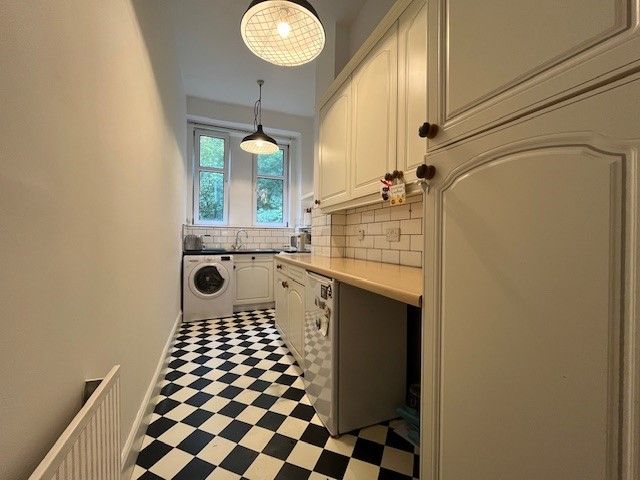 Property photo 3 of 9 Kitchen