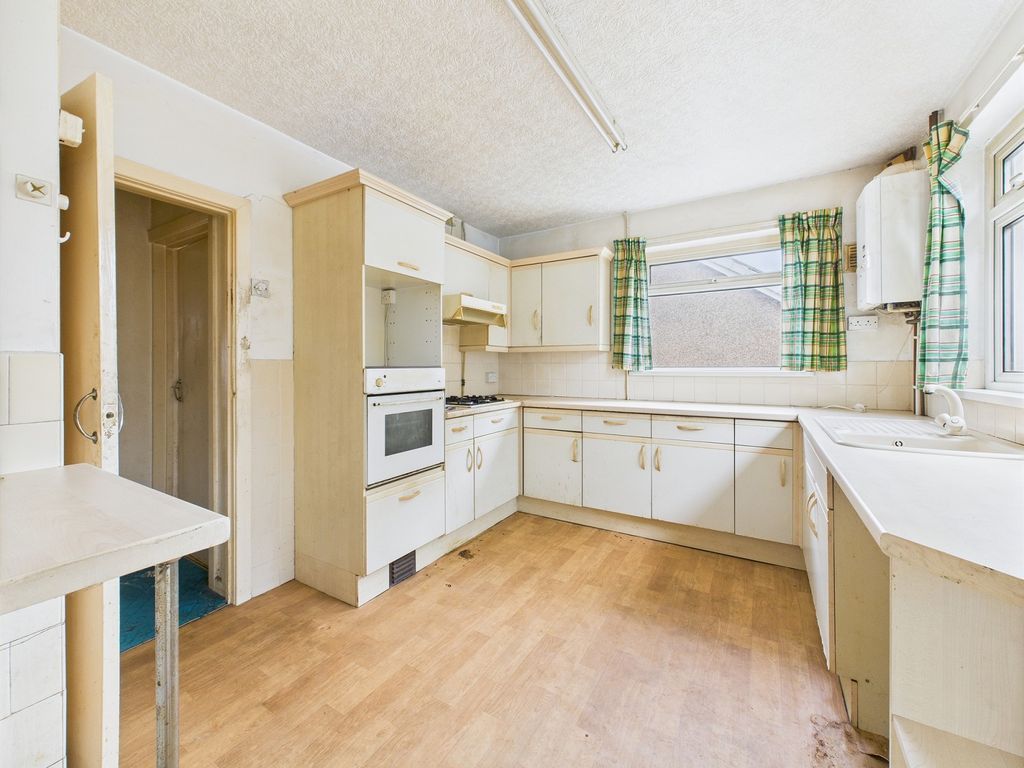 Property photo 2 of 26 Kitchen And Breakfast Room