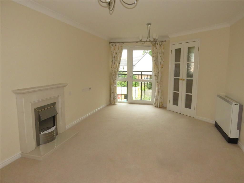Property photo 3 of 7 Living Room