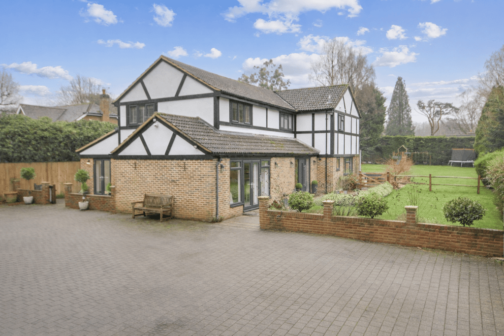 Property photo 1 of 9