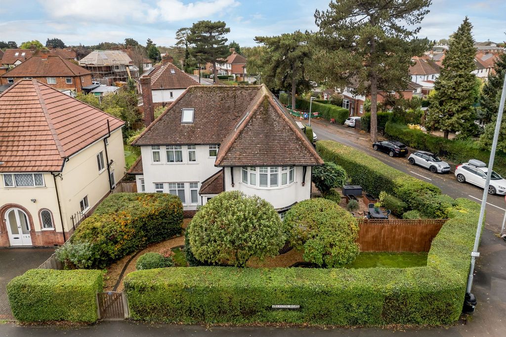 Property photo 1 of 32