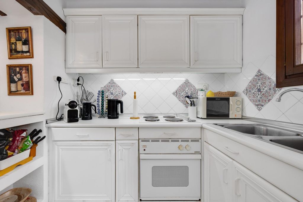 Property photo 2 of 40