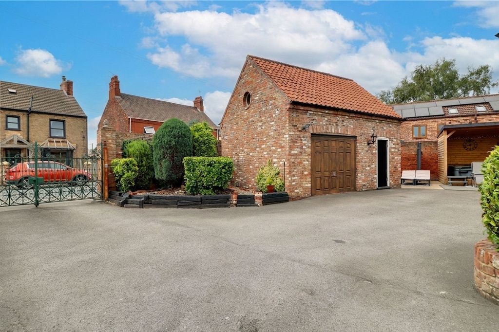 Property photo 2 of 44