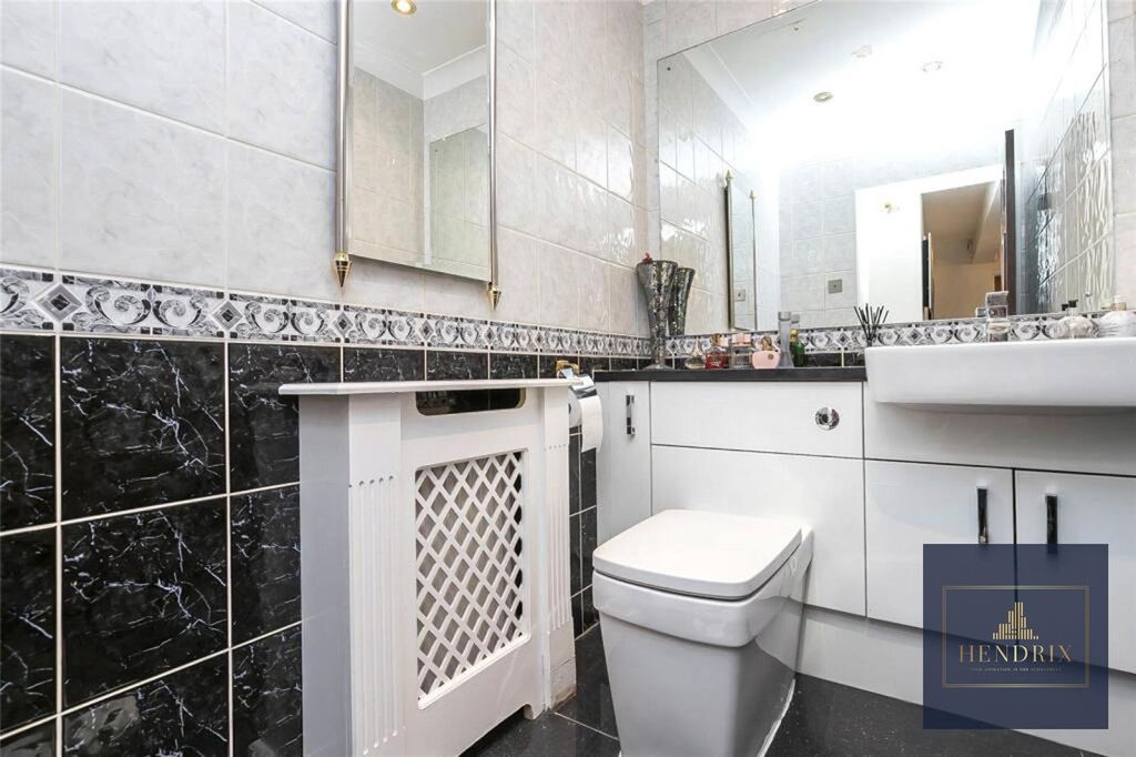 Additional image 16 of 4 bed detached house to rentHigh Road, Chigwell IG7