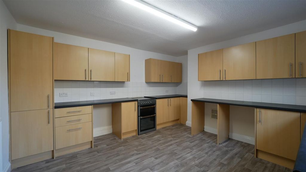 Property photo 2 of 12 Kitchen