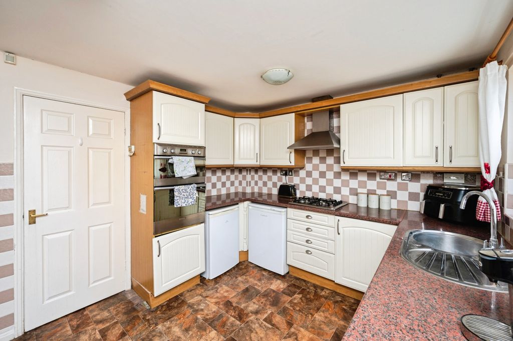 Property photo 3 of 13