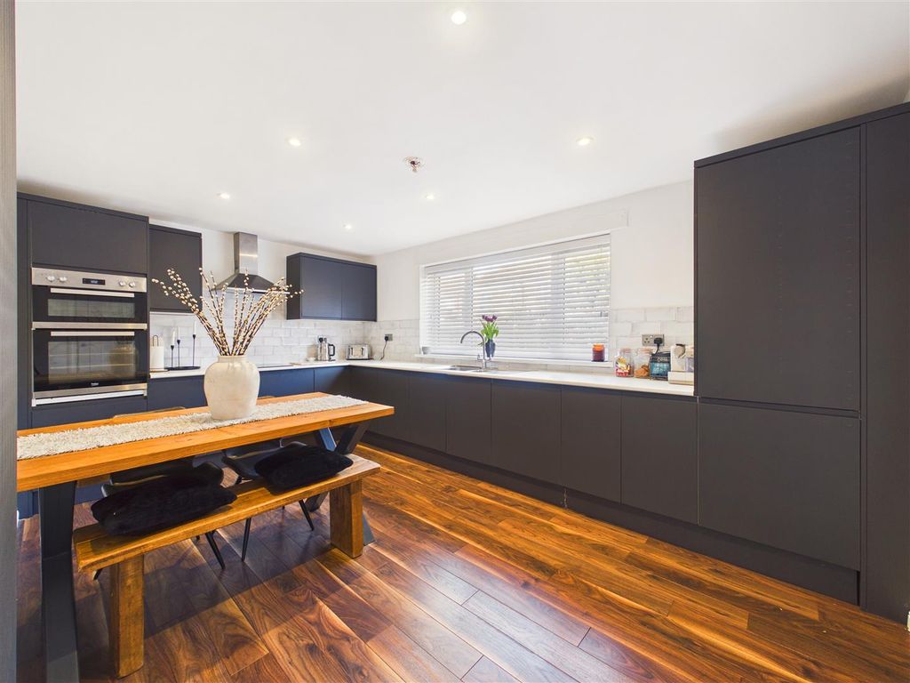 Property photo 2 of 9 Cam05451G0-Pr0123-Still003.Jpg