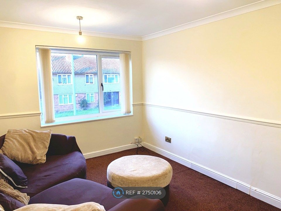 Property photo 3 of 10 Living Area