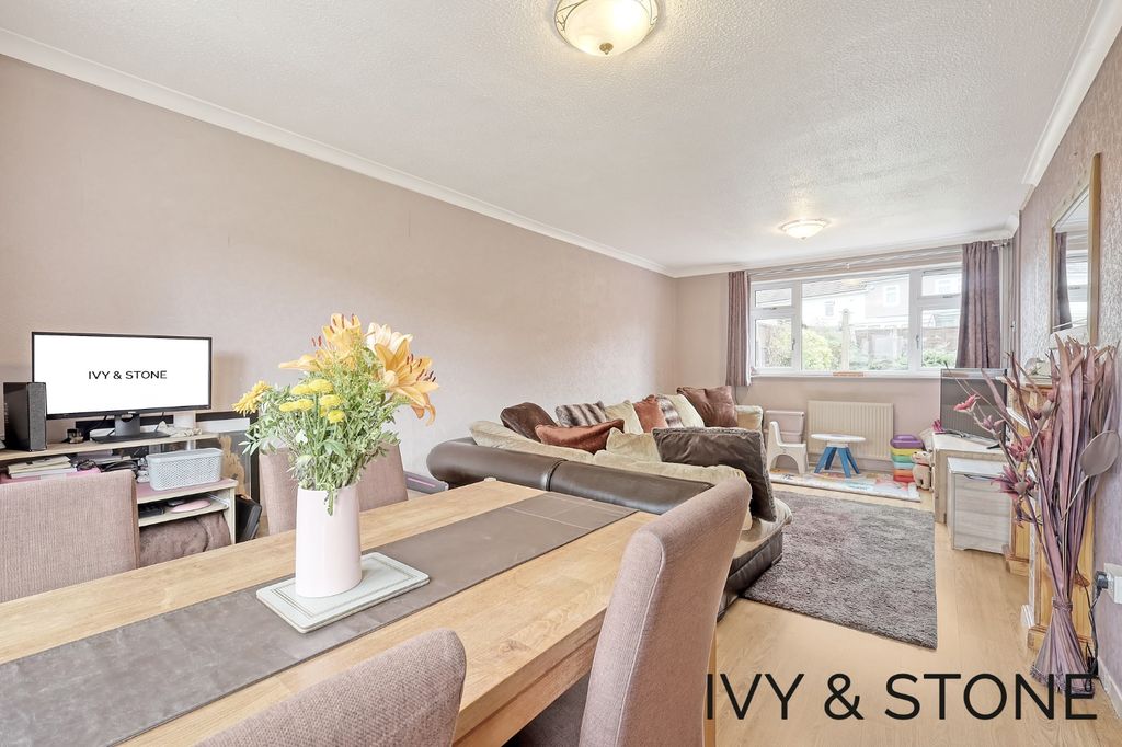 Property photo 2 of 16 4030504