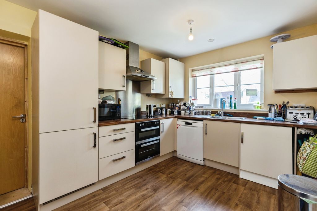 Property photo 2 of 15 Kitchen