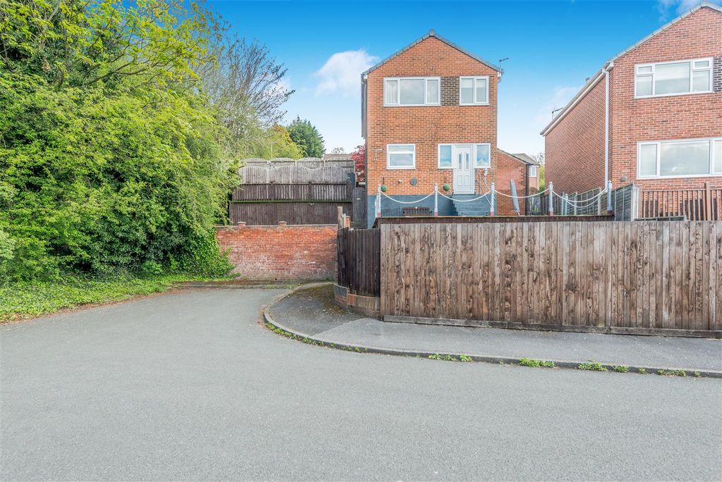 Property photo 1 of 32