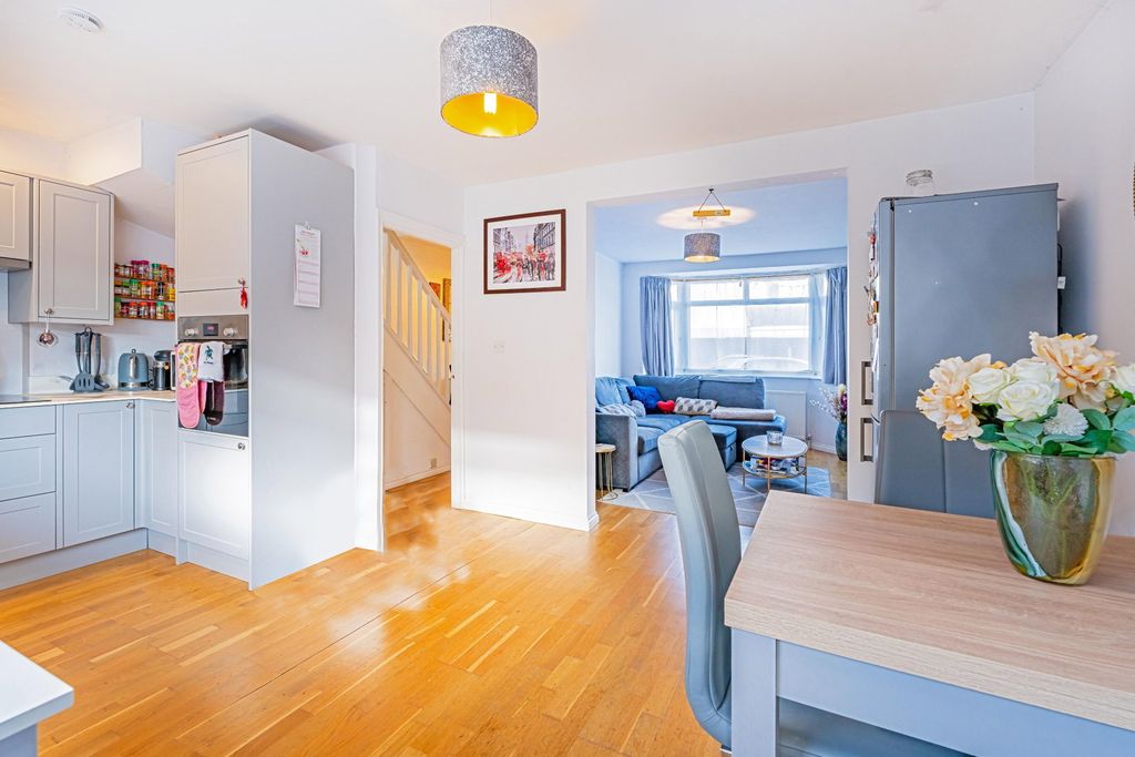 Property photo 2 of 40