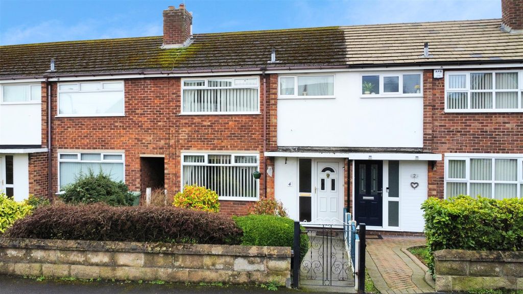 Property photo 1 of 25 Cartwright Close Front